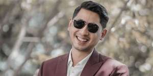 7 Potret Terbaru Arya Saloka Usai Potong Rambut, Bikin Syok!