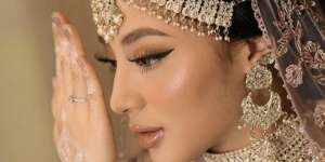 Posting Foto Berhijab, Margin Wieheerm Dikira Dewi Perssik