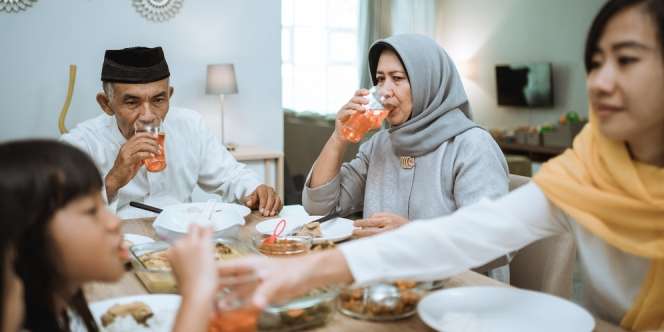 Batalkan Puasa karena Diundang Jamuan Makan? Ini Hukumnya