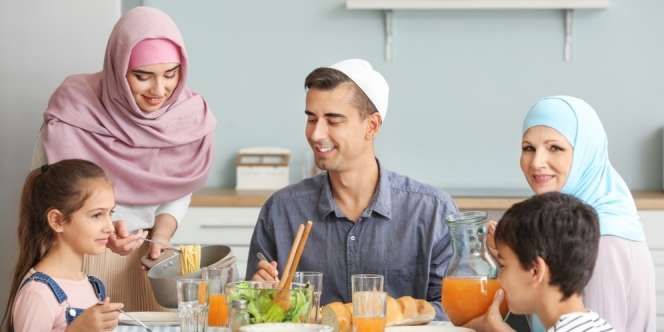 Termasuk Sunah Puasa, Ini Keutamaan Makan Sahur