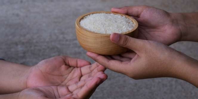 Niat Zakat Fitrah Untuk Diri Sendiri dan Keluarga, Serta Keutamaan Didalamnya