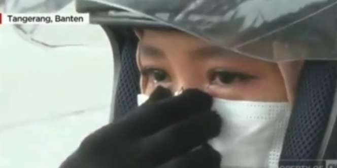 Wanita Ini Nangis Mohon Polisi Izinkan Mudik, Alasannya Menyayat Hati
