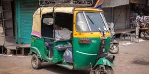 Tsunami Covid-19 India, Bajaj Disulap Jadi Ambulans
