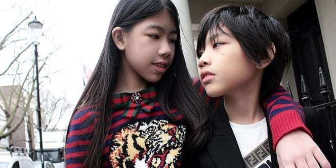 Duo Bocah Bersaudara Asal Indonesia Raih 12 Mendali Olimpiade Matematika Dunia