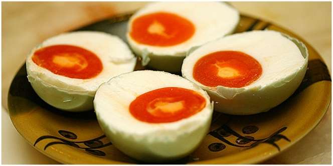 7 Manfaat Telur Asin untuk Kesehatan dan Kandungan Gizinya