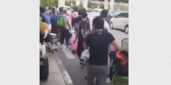 Naik Pesawat Charter, 85 WNA China Tiba di Bandara Soetta