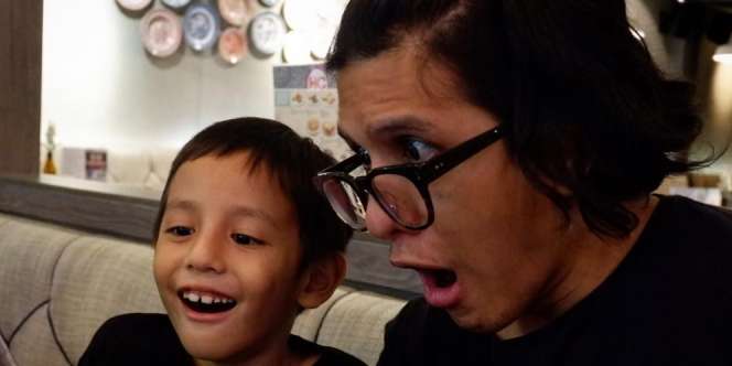 Momen Sedih Anak Joanna Alexandra Letakkan Stick PS di Sisi Jasad Raditya Oloan