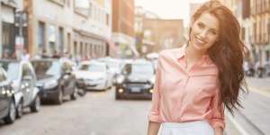 Trik Biar Basic Outfit Tidak Terlihat Membosankan
