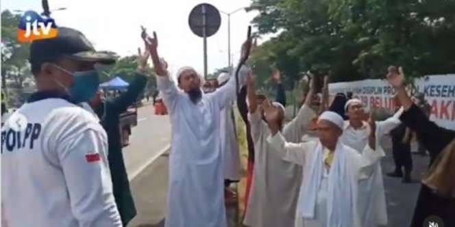 Video Viral Pemudik Tak Prokes Distop Petugas, Tiba-Tiba Kompak Tengadah Tangan