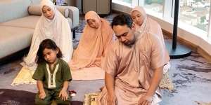Usia Cuma Angka, Bebi Romeo di Umur 46 Tahun Belajar Mengaji Quran dari Anaknya