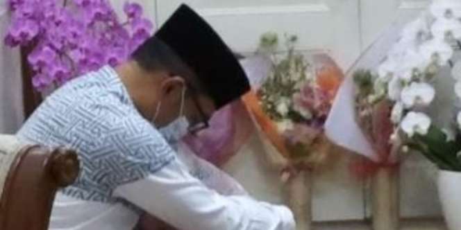 Tangis Ridwan Kamil Dipelukan Sang Istri yang Sembuh dari COVID-19