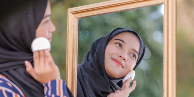 4 Cara Menggunakan Air Mawar untuk Merawat Kulit Wajah