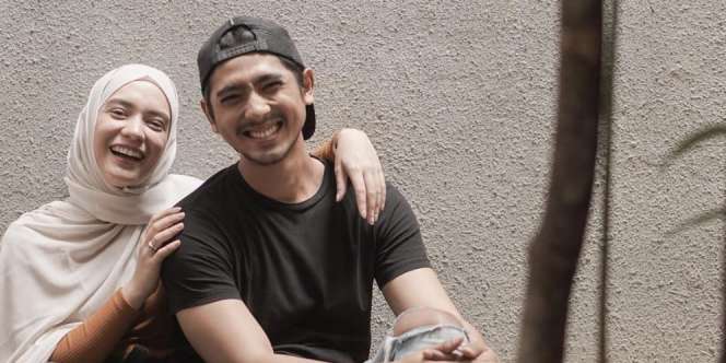 Potret Kehangatan Arya Saloka dan Keluarga yang Curi Perhatian
