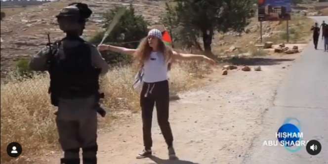 Viral Video Gadis Palestina Pukul Mundur Tentara Zionis Israel