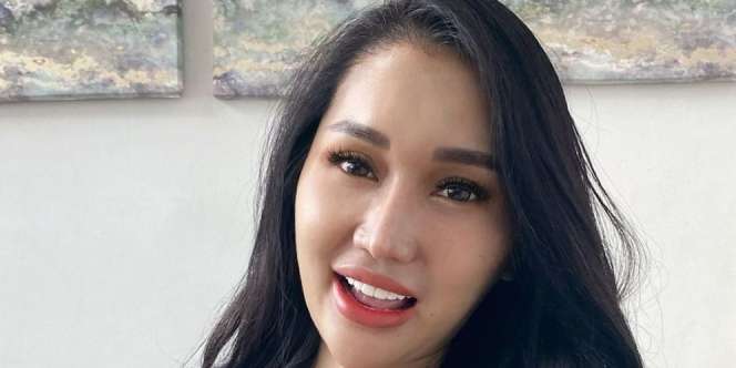 Lagi Kontraksi, Lucinta Luna Kaya Kesurupan