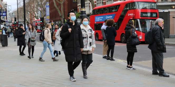 Pekan Depan Inggris Pelonggar Lockdown, Warga Boleh Pelukan Lagi