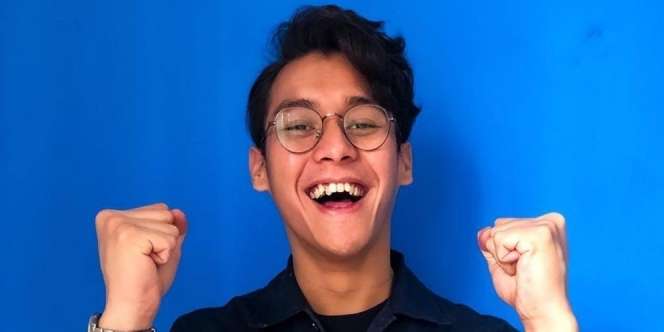 Tips Outfit Lebaran Pria ala Ardhito Pramono