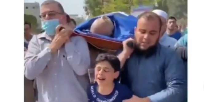 Pilu, Bocah Kejar Jenazah Ayah yang Tewas karena Tentara Israel