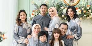 Tips Singkat Styling Busana untuk Silaturahmi Virtual