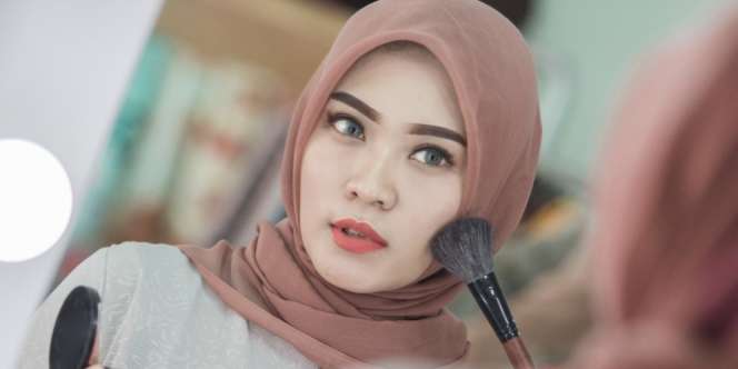 Lebih Mudah Samarkan Jerawat Membandel dengan 6 Langkah Ini