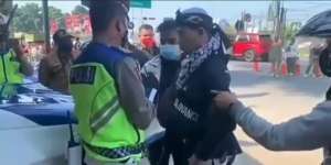 Aksi Kocak Pemudik, Disuruh Putar Balik Malah Akting Kesurupan