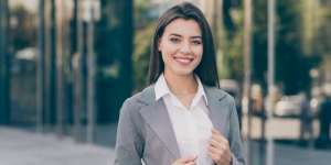 Tips Sulap Basic Outfit Jadi Lebih Fashionable