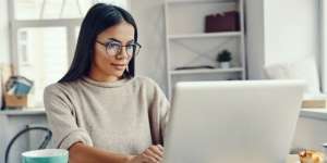 3 Tips Mudah Tampil 'Camera Ready' saat Work from Home