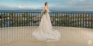 Pesona Sarah Menzel, Pacar Azriel Jajal Baju Pengantin