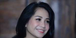 Nagita Slavina Pakai Outfit Harga Jutaan, Disebut Mirip Seragam PNS