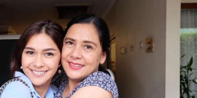 Lihat Foto Lydia Kandou Tidur Bareng Cucu, Wajahnya Bak Tak Termakan Usia