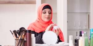 Tutorial Menggunakan Tabir Surya dengan Tinted Moisturizer