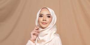 Tutorial Merias Wajah dengan Riasan Berwarna Nude