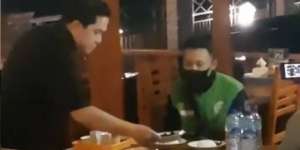 Ojol Minta Foto dengan Erick Thohir Malah Ditraktir Makan