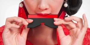 Ada Perona Bibir Berbentuk Kartu, Terinspirasi dari Lipstik Jadul