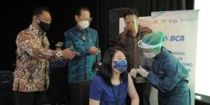 Karyawan Frontliner Bank Mulai Dapat Vaksin Gotong Royong
