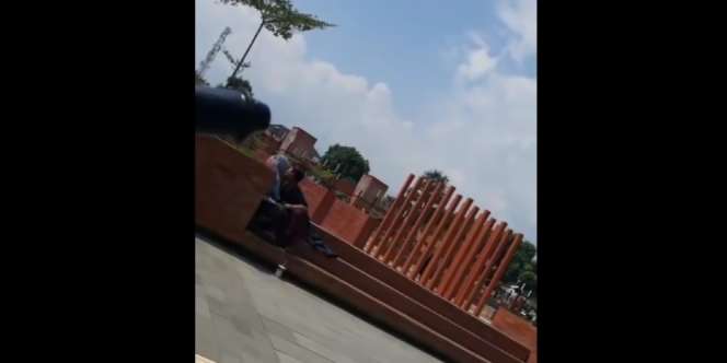 Viral Video Pasangan ABG Asyik Mesum Siang Bolong di Alun-alun Majalengka