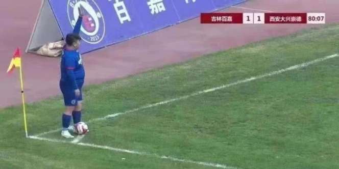 Ayah Tajir Beli Klub Bola Agar Putra Berbobot 126 Kg Bisa Main di Liga Utama