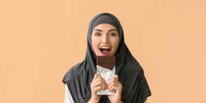 4 Manfaat Rutin Makan Cokelat Hitam Bagi Tubuh dan Kulit