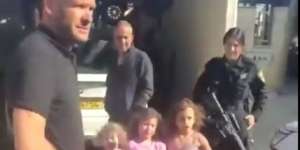 Pilu! Viral Video Bocah Palestina Tangisi Kakak yang Ditangkap Israel