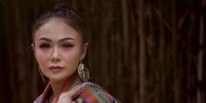 Yuni Shara Pakai Jeans Sobek ala ABG Zaman Now, Salfok ke Bagian Ini