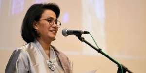 Nyanyikan Chrisye, Menkeu Sri Mulyani Sumbang Suara di Konser Amal