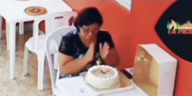 Haru! Keluarga Tak Mau Datang, Emak-Emak Ini Rayakan Ultah Sendirian di Restoran