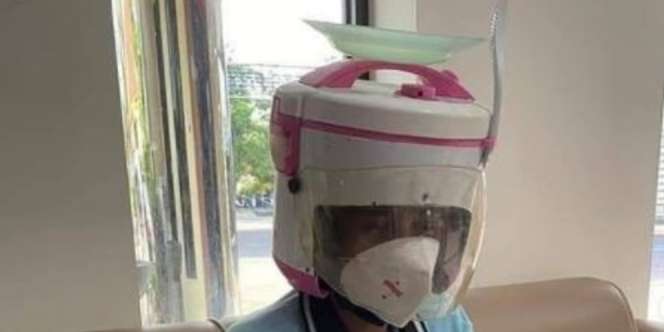 Pemotor Bergaya Pakai Helm Rice Cooker, Malah Begini Nasibnya