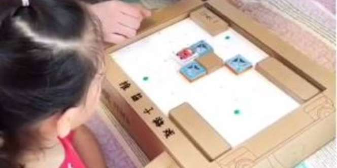 No Gadget, Ayah Kreatif Bikin Mainan Kardus Seperti Game Console