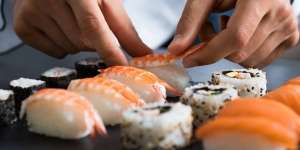 Menu Sushi Jangkrik Mulai Tersedia, Mau Coba?
