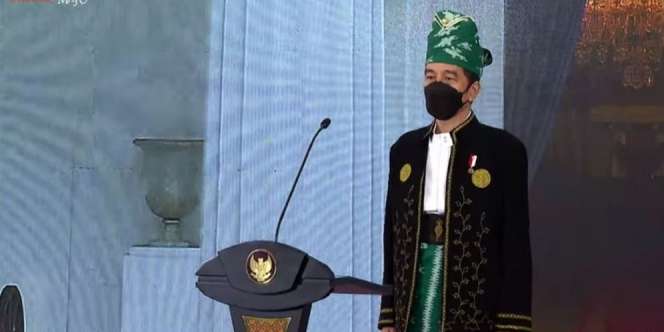 Jokowi Kenakan Pakaiat Adat Tanah Bumbu Pimpin Upacara Hari Kelahiran Pancasila