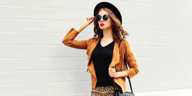 4 Tips Tepat Pilih Celana Motif untuk Tubuh 'Jam Pasir'