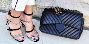 4 Rekomendasi Sandal yang Cocok untuk Sambut Musim Panas