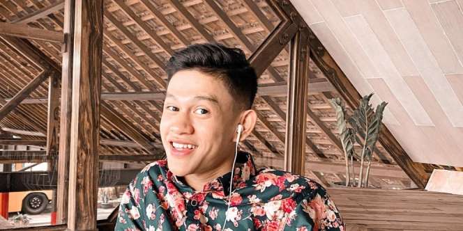 Karena Aksi Lucu di TikTok, Remaja 17 Tahun Bisa Beli Mobil