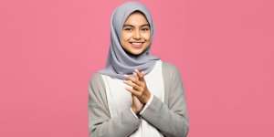 6 Rekomendasi Bahan Hijab Segi Empat & Pashmina